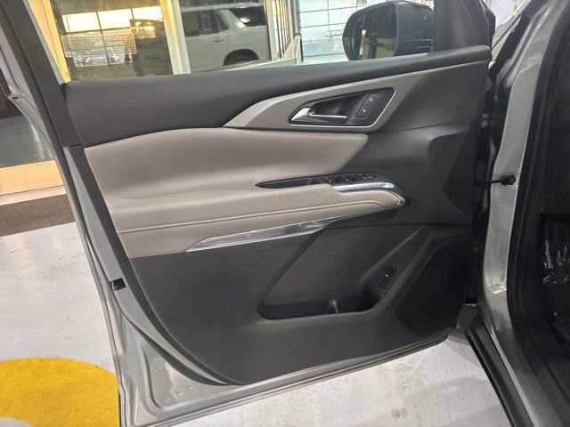 Used 2025 Chevrolet Traverse LT image 11