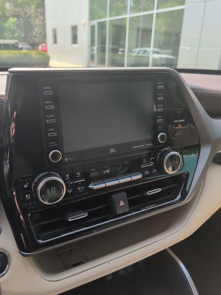 Used 2022 Toyota Highlander Limited image 9