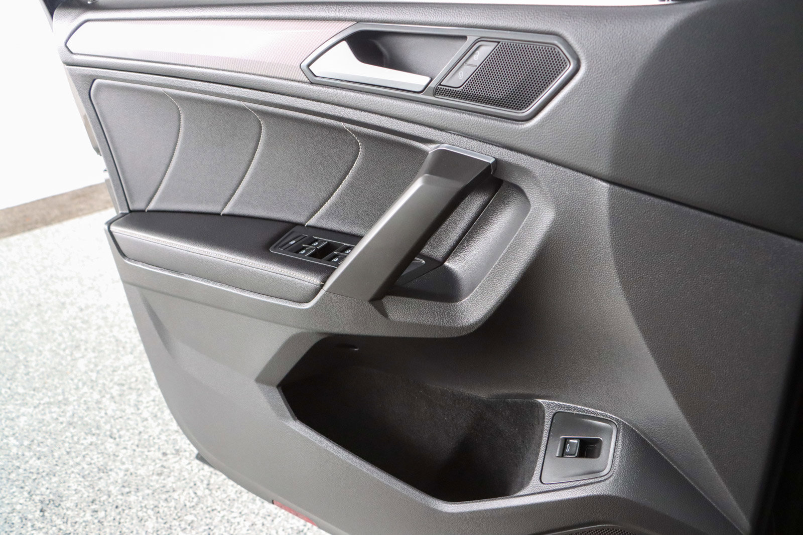 Used 2022 Volkswagen Tiguan SE w/ Panoramic Sunroof Package AWD/4WD image 22