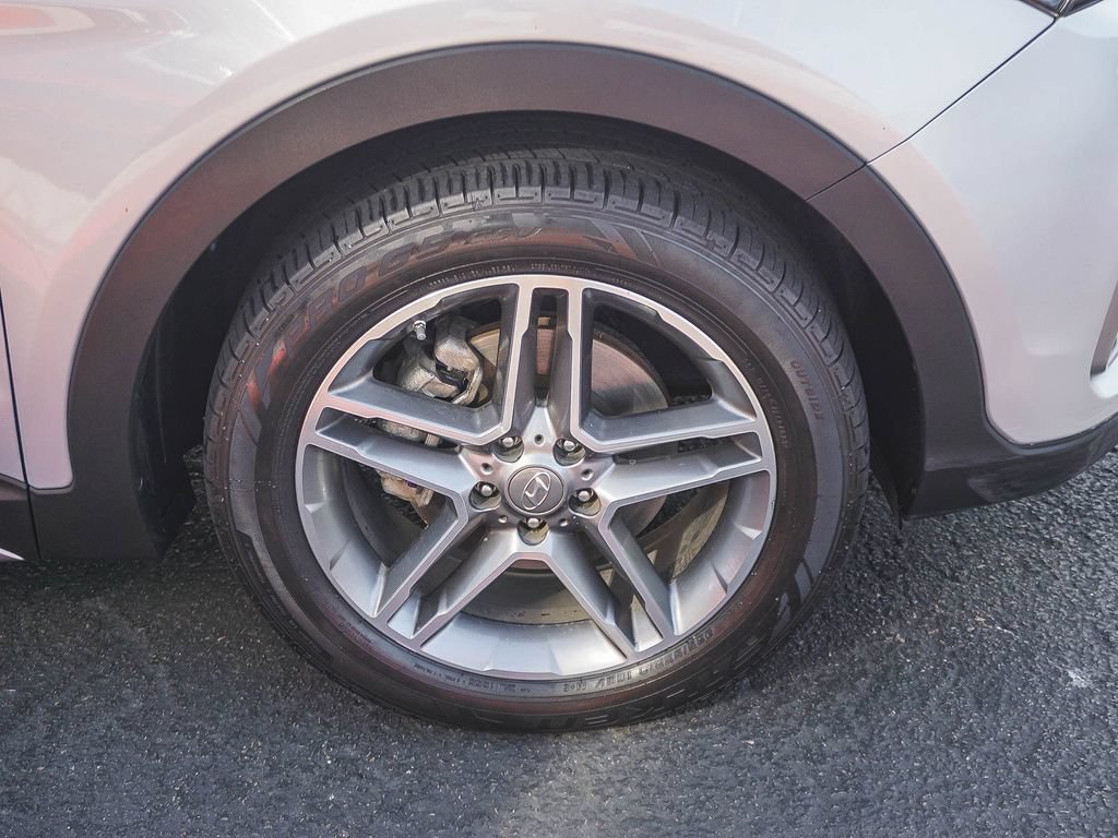 Used 2018 Hyundai Santa Fe Limited FWD image 9
