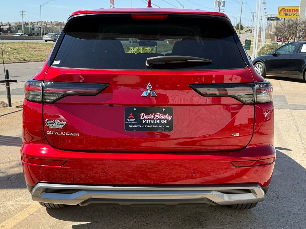 New 2026 Mitsubishi Outlander SE image 9