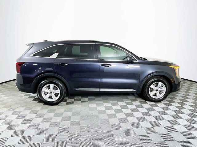 Used 2025 Kia Sorento LX image 9