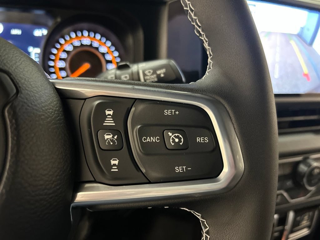 Used 2025 Jeep Wrangler Unlimited Sahara w/ Technology Group AWD/4WD image 21