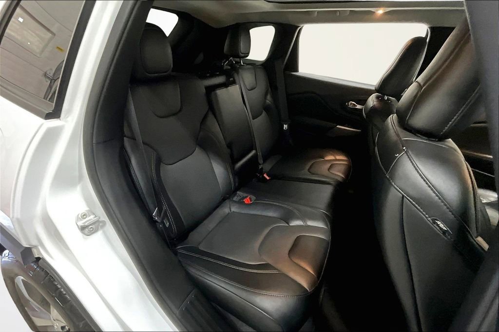 Used 2022 Jeep Cherokee Limited image 25