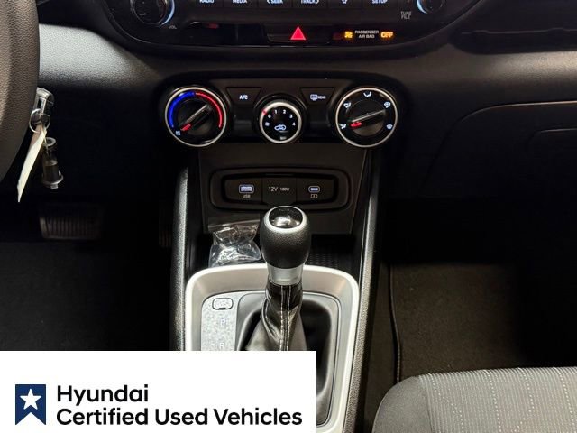 Certified 2025 Hyundai Venue SE image 17