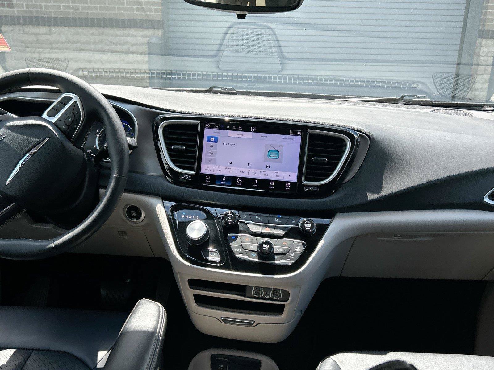 Used 2024 Chrysler Pacifica Touring-L FWD image 20