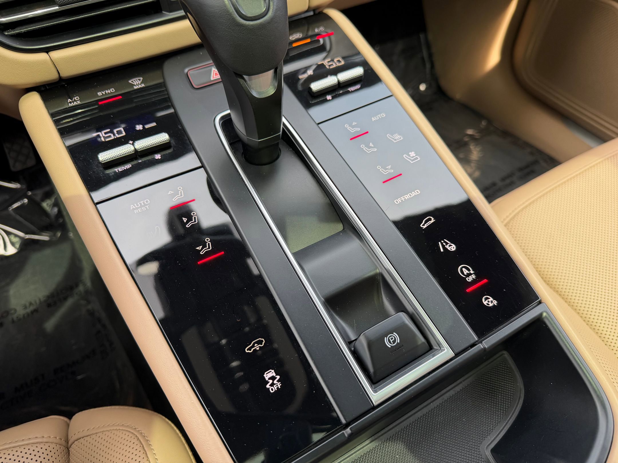 Certified 2023 Porsche Macan S AWD/4WD image 28