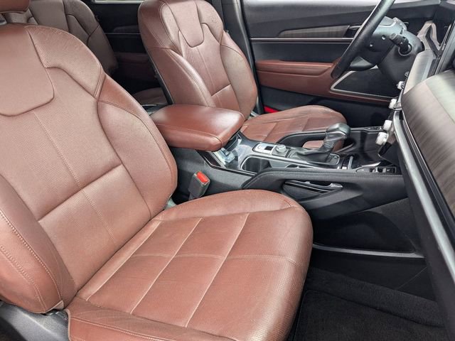 Used 2024 Kia Telluride EX w/ EX Captain's Chair Package image 10