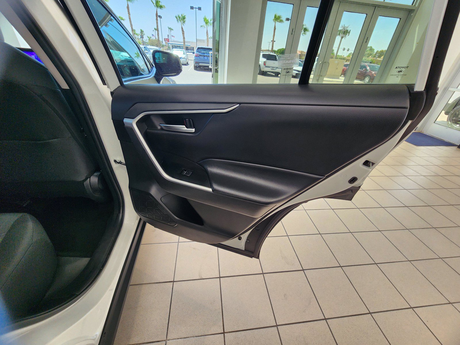 Used 2024 Toyota RAV4 XLE FWD image 27