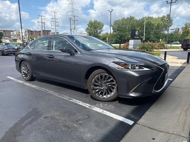 Used 2025 Lexus ES 300h w/ Accessory Package (Z2) FWD image 2