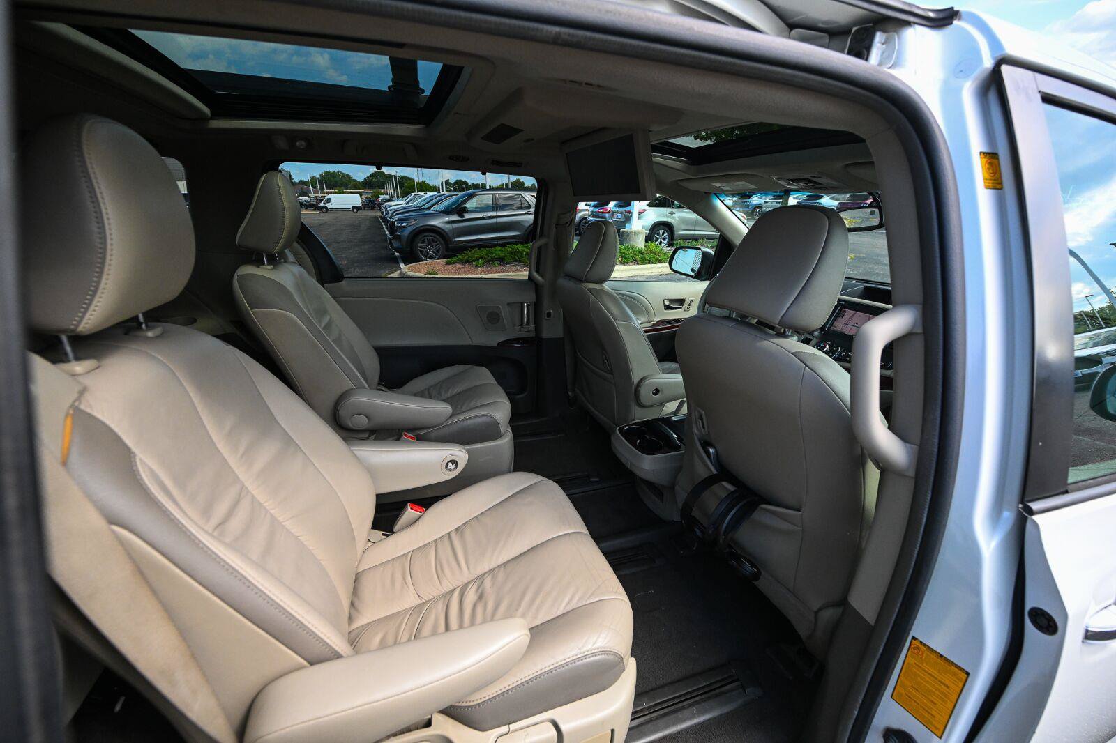 Used 2011 Toyota Sienna Limited w/ Premium Pkg FWD image 29
