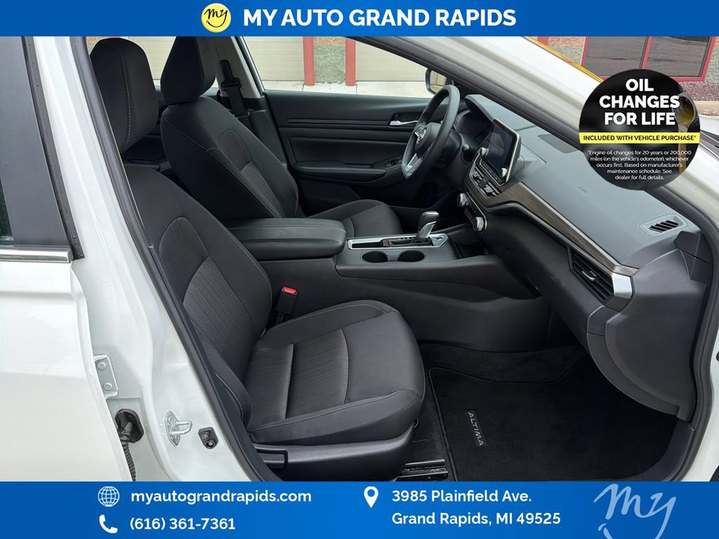 Used 2025 Nissan Altima 2.5 SV FWD image 25