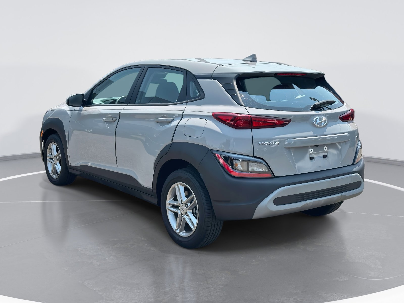 Used 2022 Hyundai Kona SE w/ Cargo Package image 2