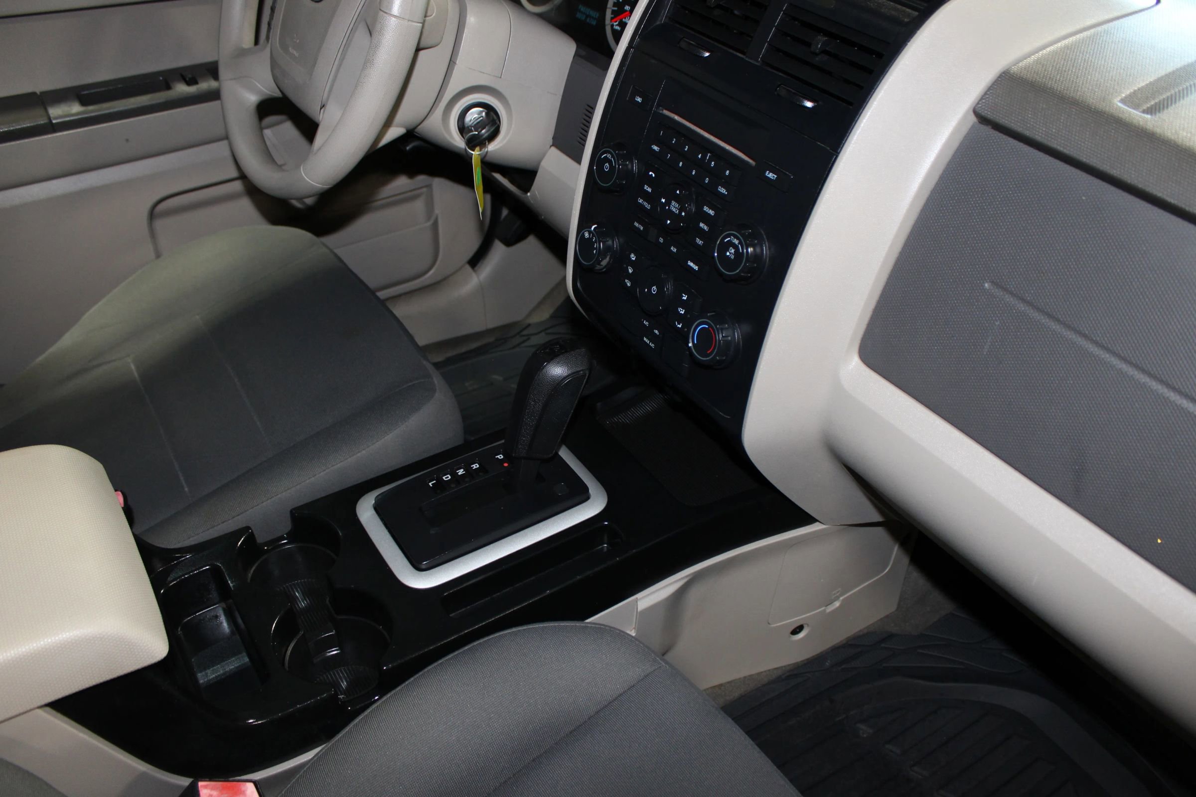 Used 2011 Ford Escape XLS w/ 101A Rapid Spec Order Code FWD image 23