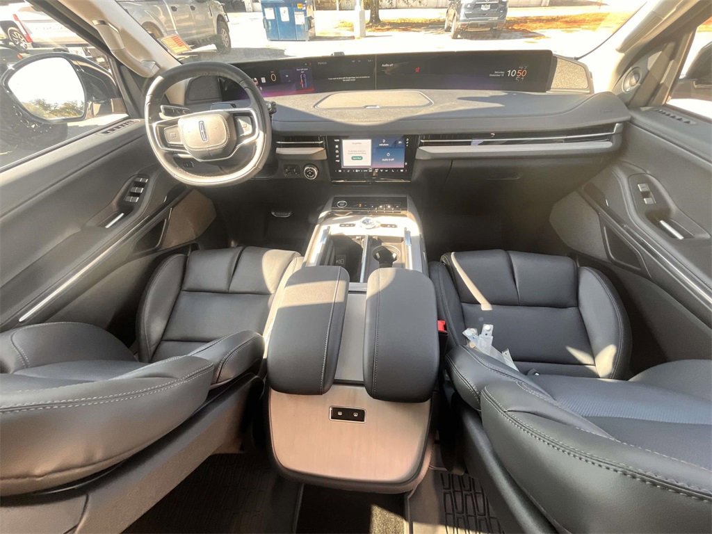 New 2025 Lincoln Navigator Reserve image 17