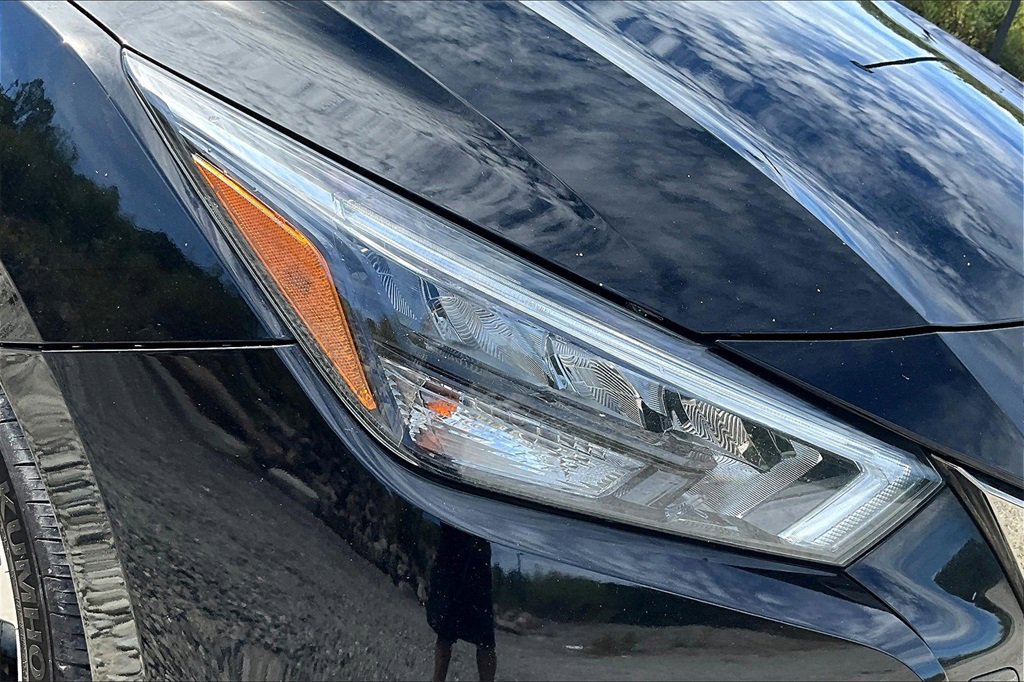 Used 2021 Nissan Versa SR image 28