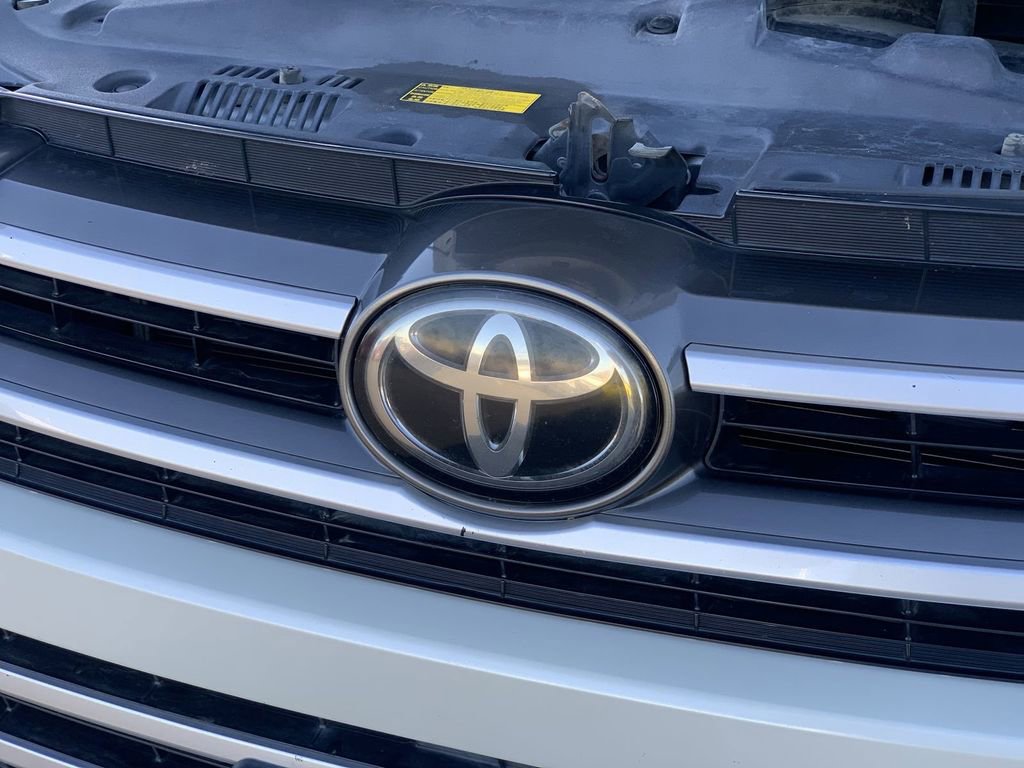 Used 2019 Toyota Highlander LE image 29