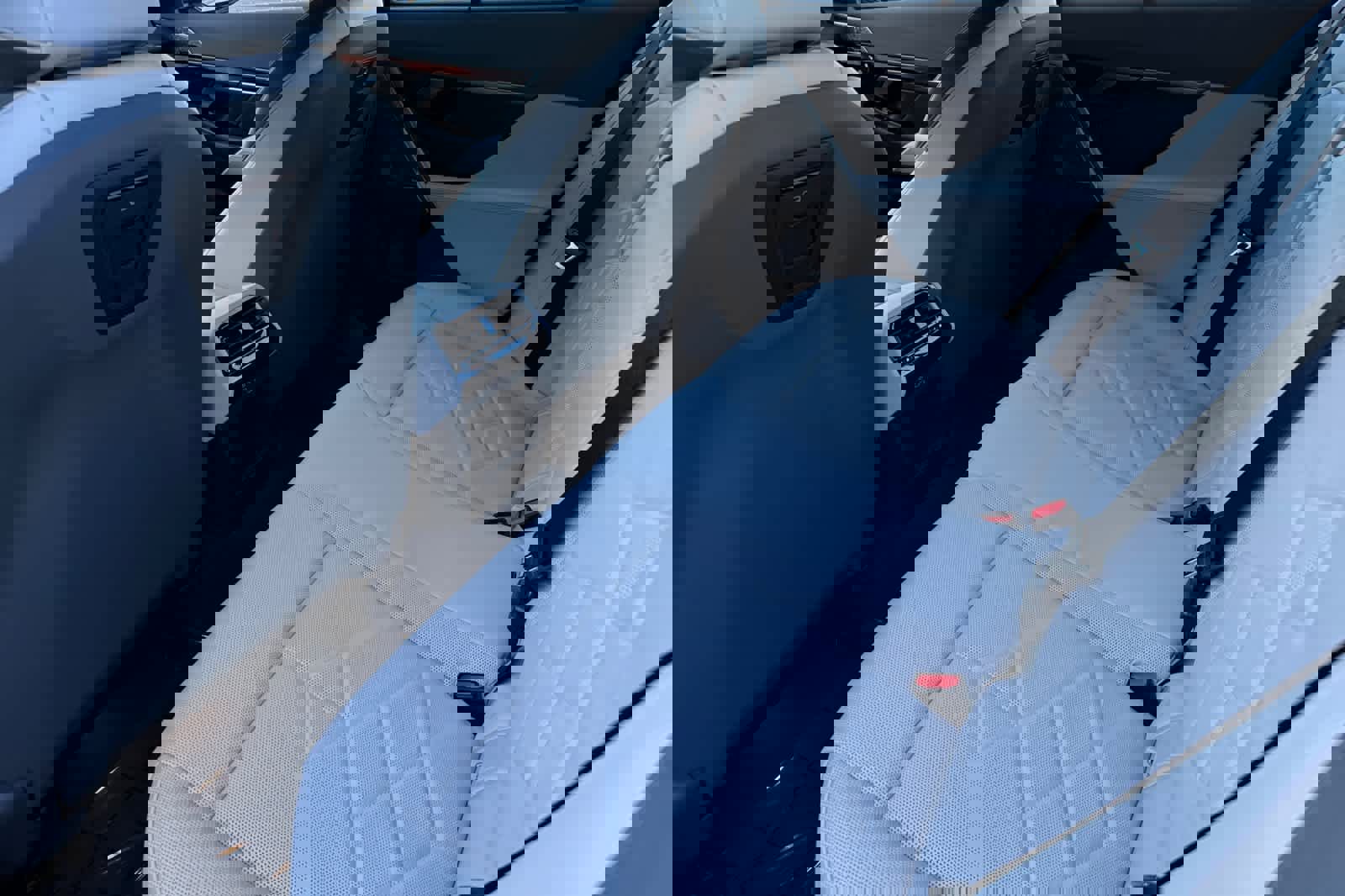 New 2026 BMW 550e xDrive w/ Executive Package image 4