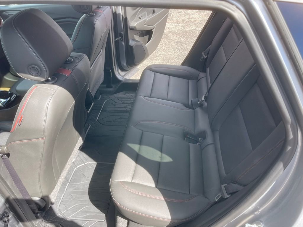 Used 2024 Chevrolet Trax RS w/ Sunroof Package FWD image 23