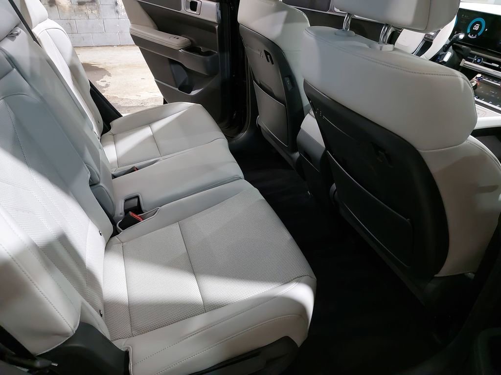 Certified 2025 Hyundai Santa Fe SEL image 11