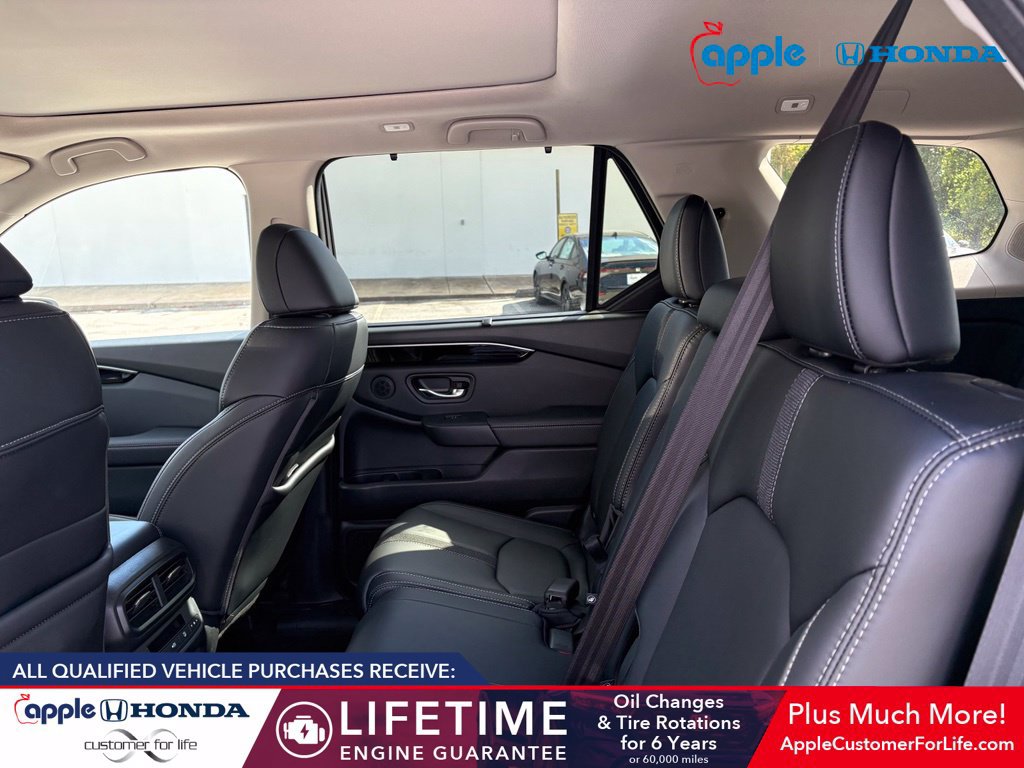 Used 2023 Honda Pilot Touring image 5