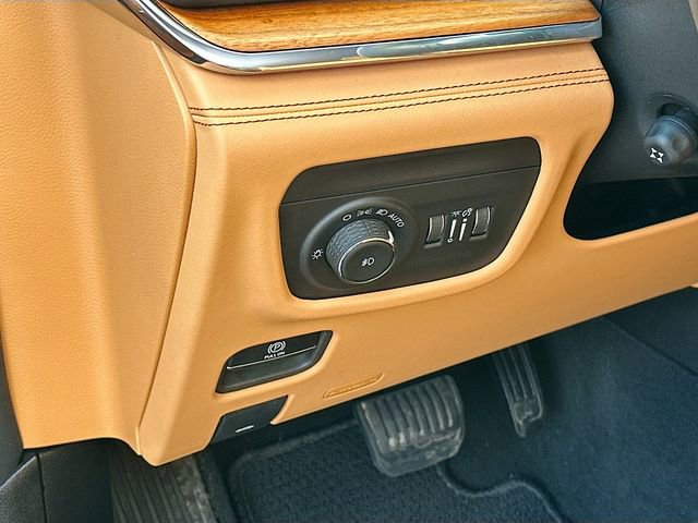 Used 2024 Jeep Grand Cherokee L Summit image 10