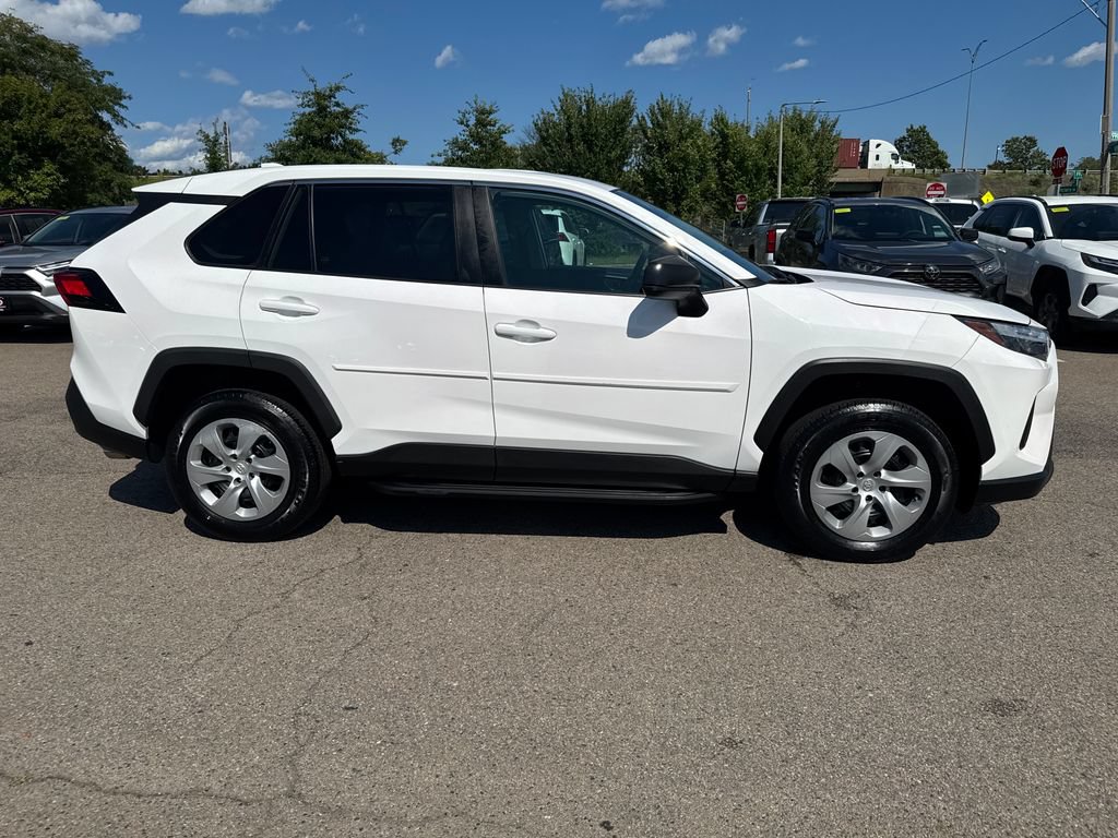 Used 2024 Toyota RAV4 LE AWD/4WD image 9
