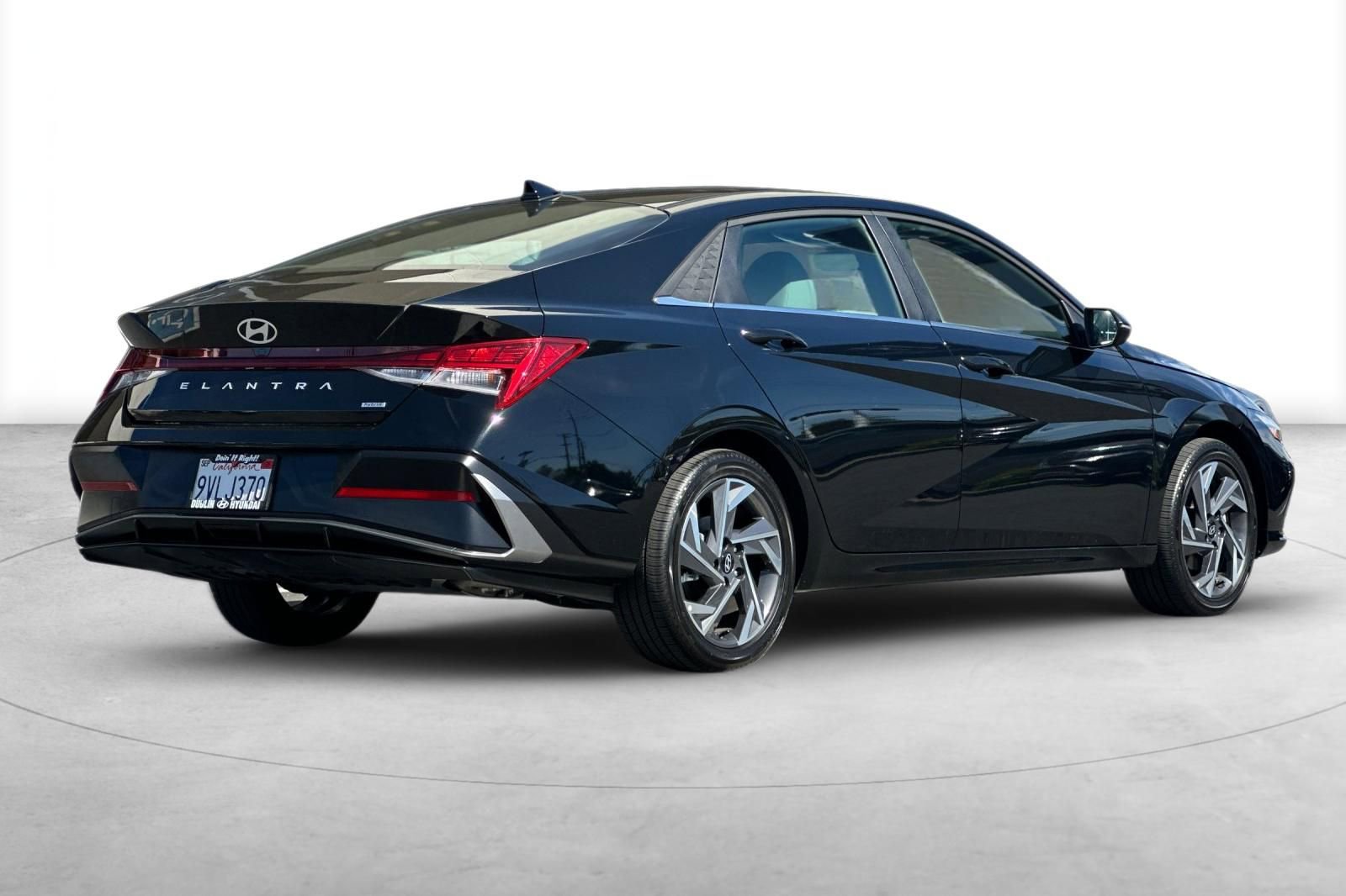 Certified 2025 Hyundai Elantra Limited image 8