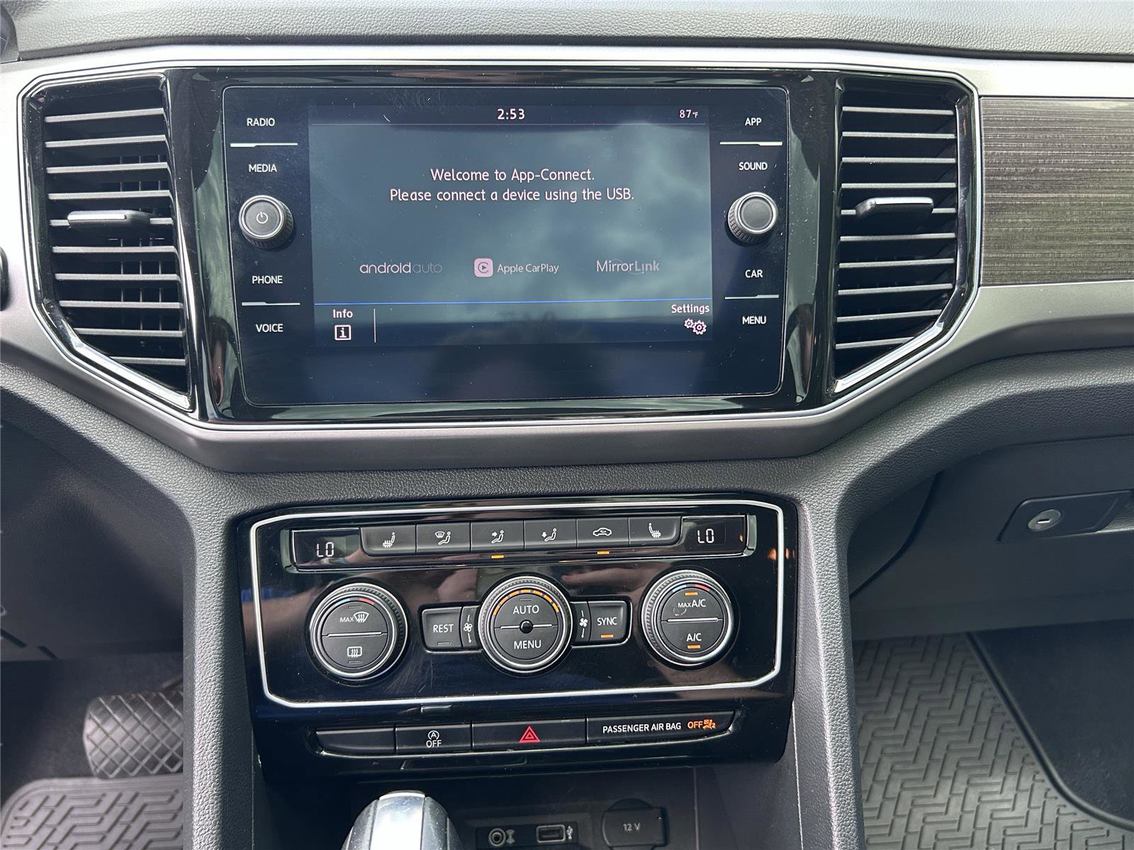 Used 2018 Volkswagen Atlas SEL FWD image 21