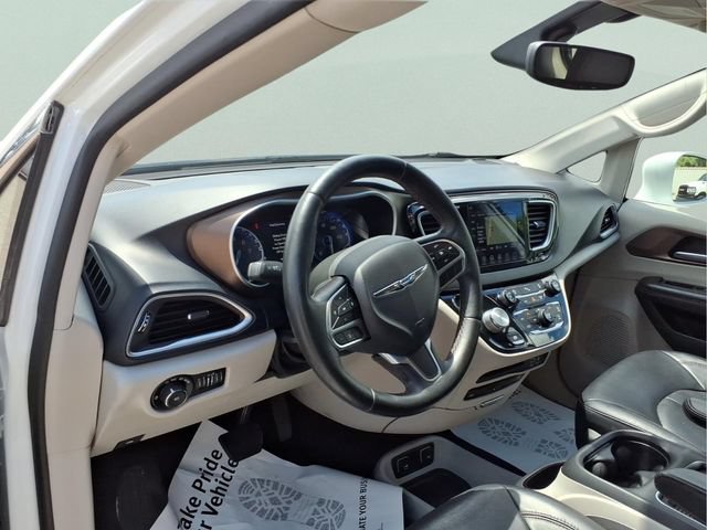Used 2018 Chrysler Pacifica Touring-L Plus FWD image 15