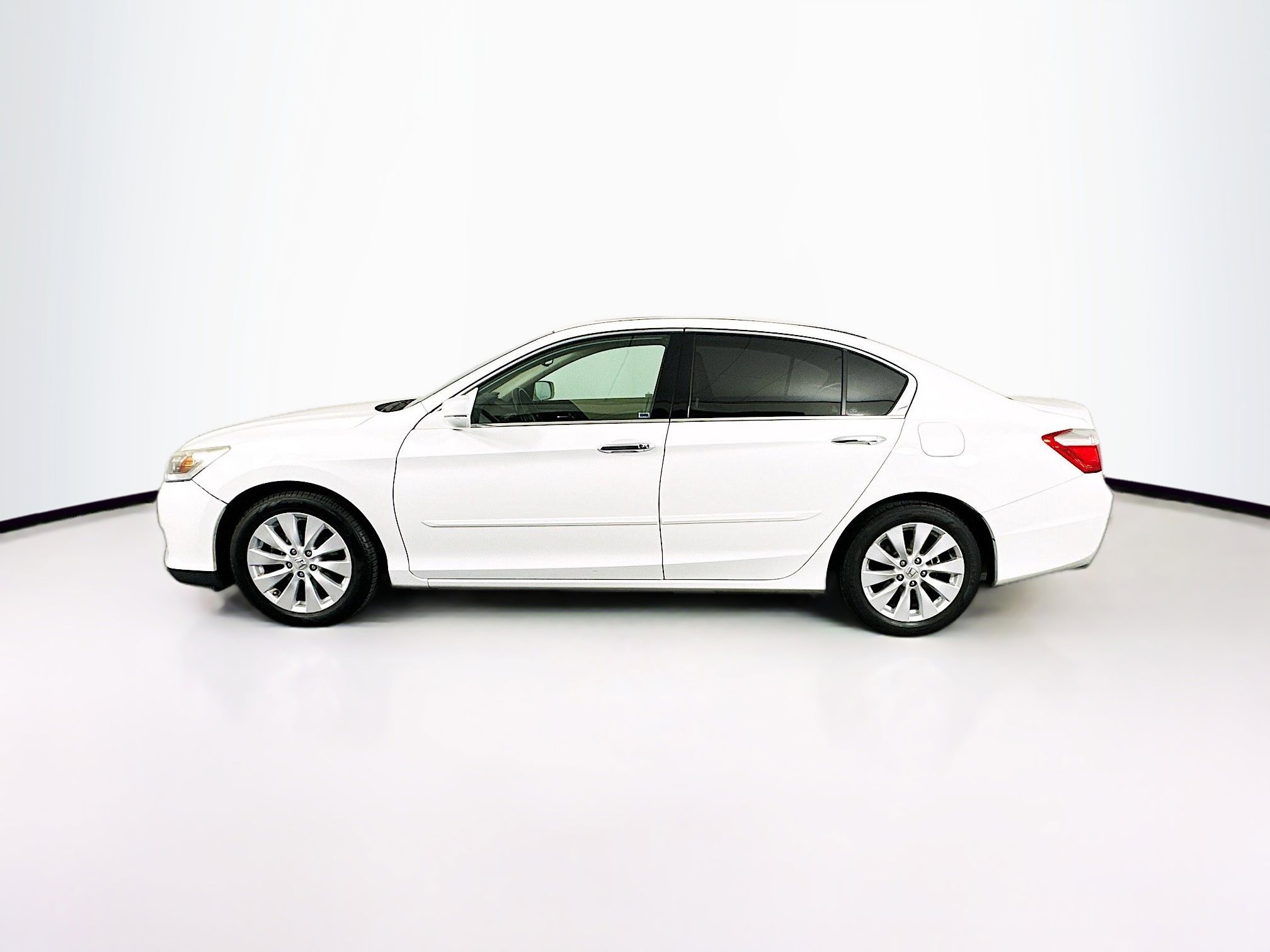 Used 2015 Honda Accord Touring image 4
