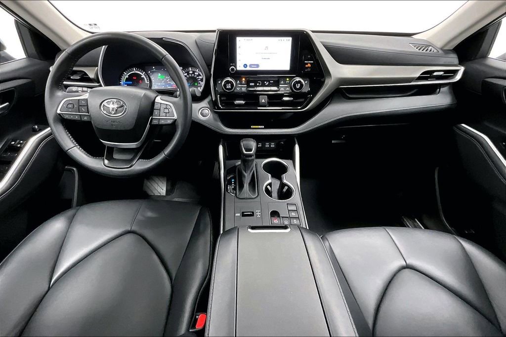 Used 2024 Toyota Highlander XLE image 18