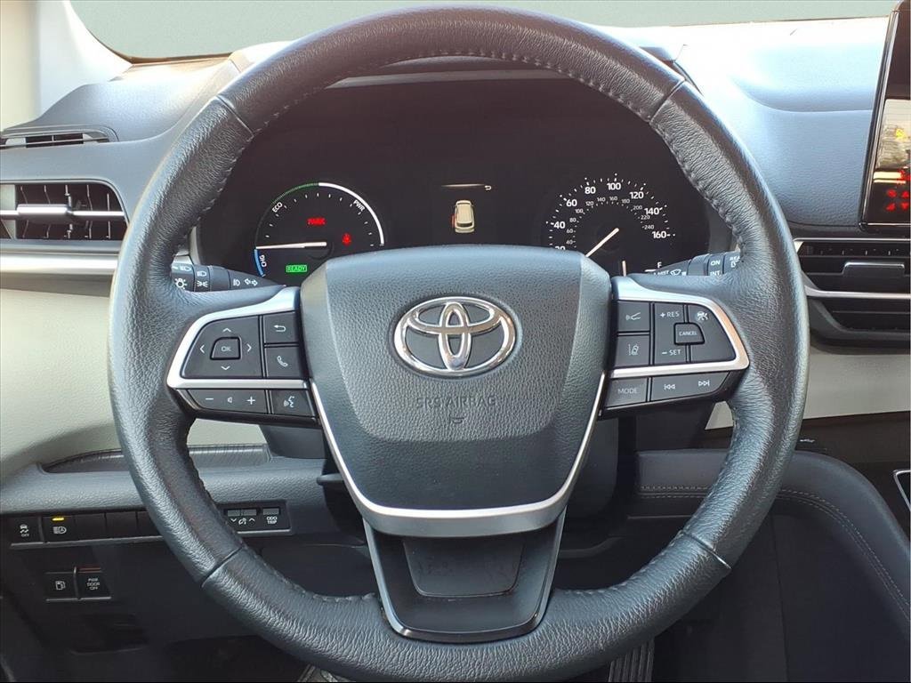 Used 2023 Toyota Sienna XLE image 25