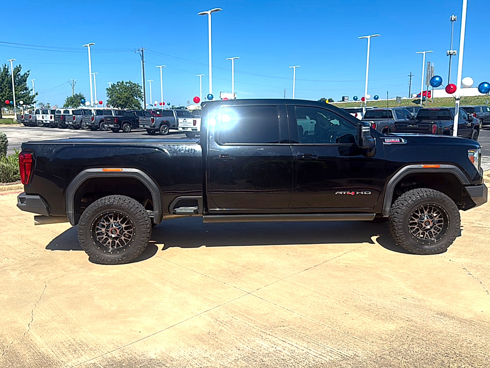 Used 2021 GMC Sierra 2500 AT4 w/ AT4 Premium Plus Package AWD/4WD image 5
