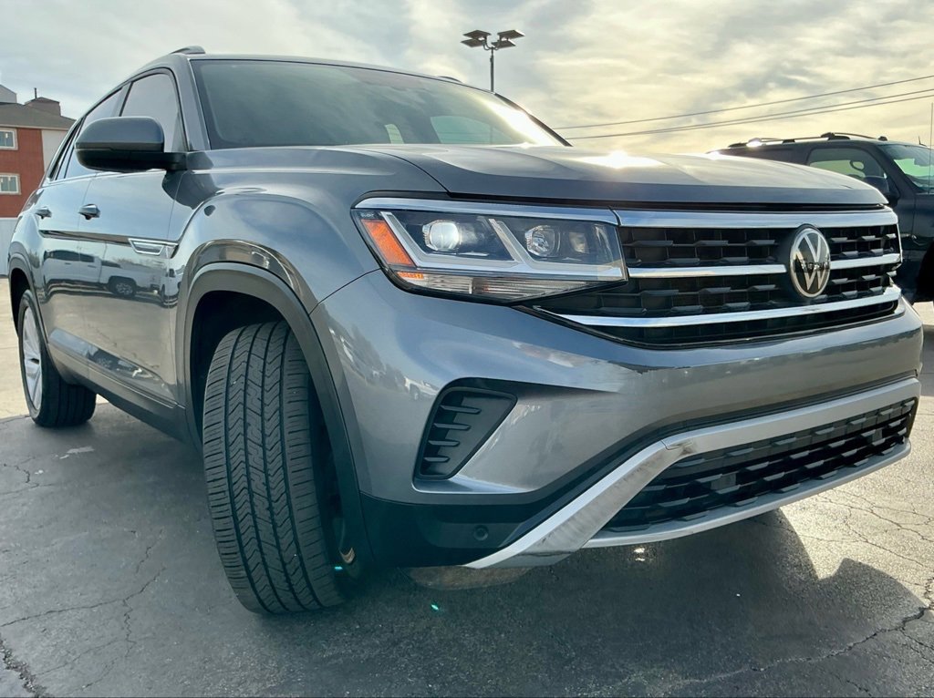 Used 2020 Volkswagen Atlas Cross Sport SE w/ Towing Package image 3