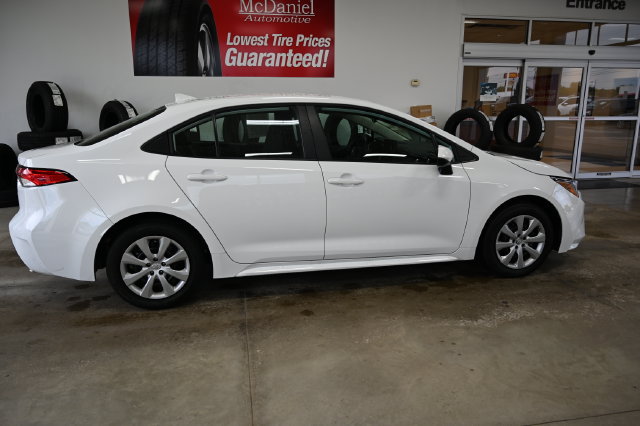 Used 2026 Toyota Corolla LE FWD image 5