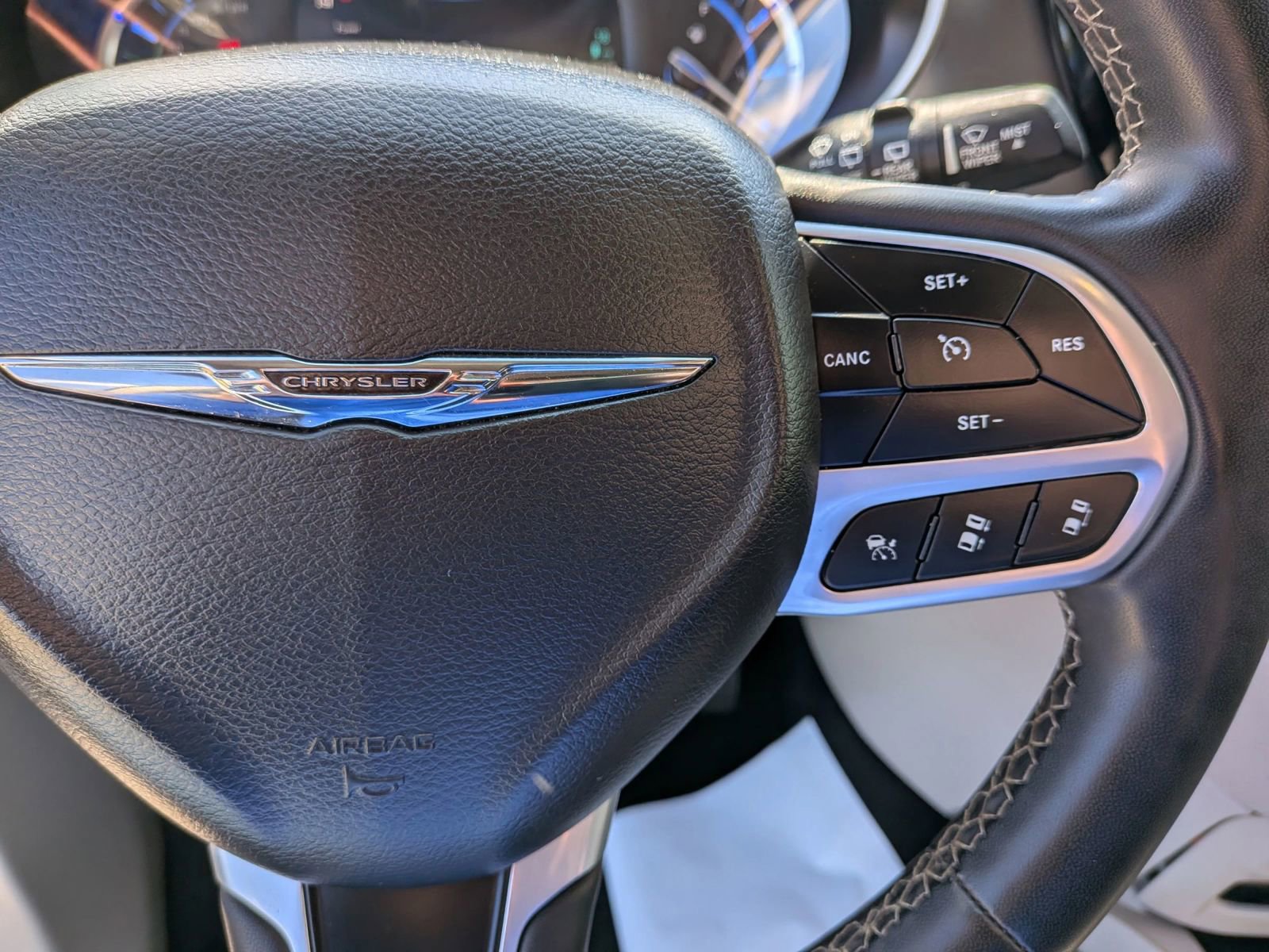 Used 2022 Chrysler Pacifica Touring-L w/ Uconnect Theater Family Group FWD image 59