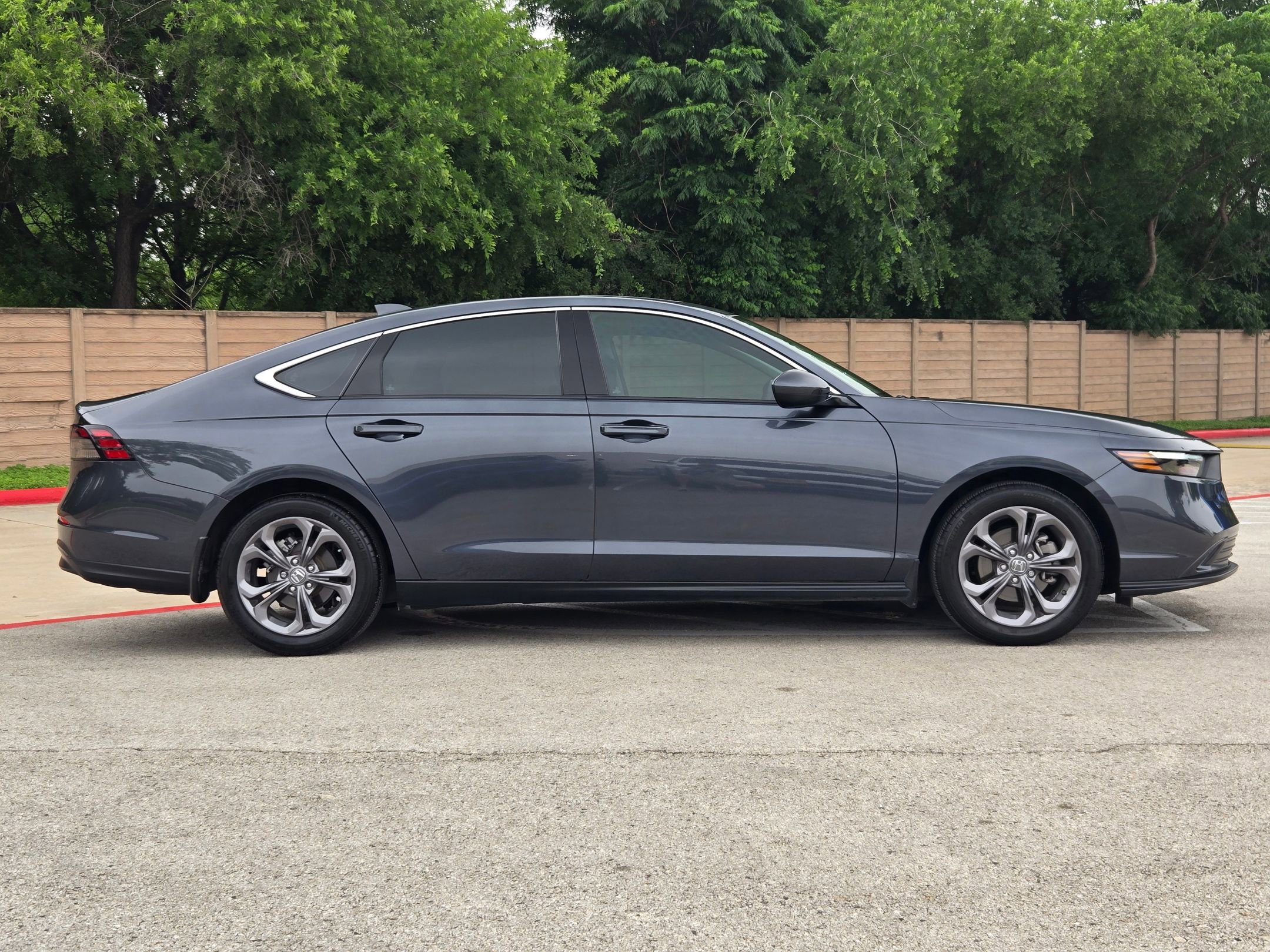 Used 2024 Honda Accord EX image 2