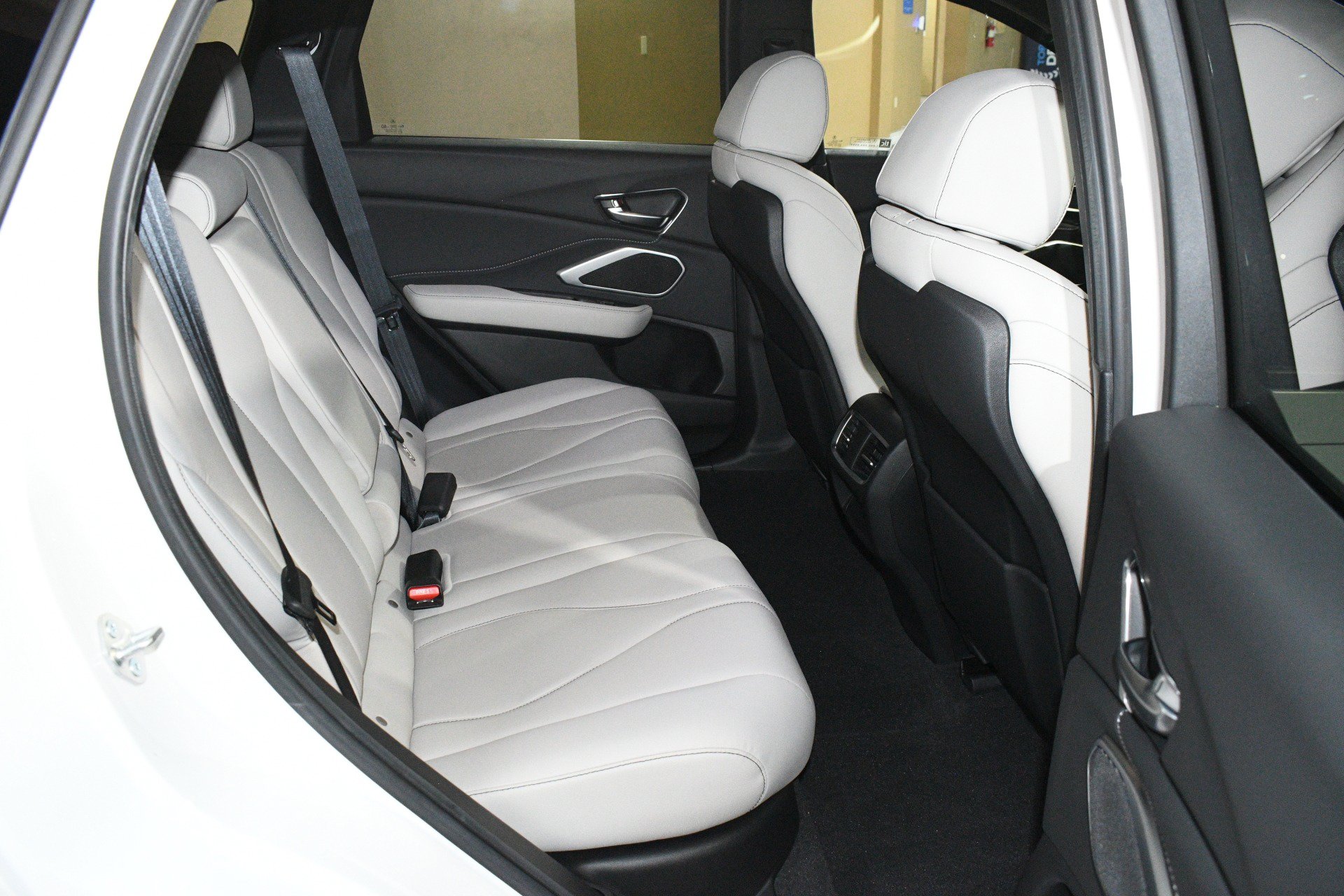 Used 2025 Acura RDX SH-AWD image 48