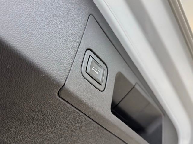 Used 2017 Cadillac XT5 Luxury w/ Driver Awareness Package image 45