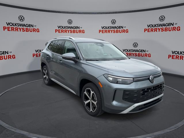Certified 2025 Volkswagen Tiguan SE AWD/4WD image 2