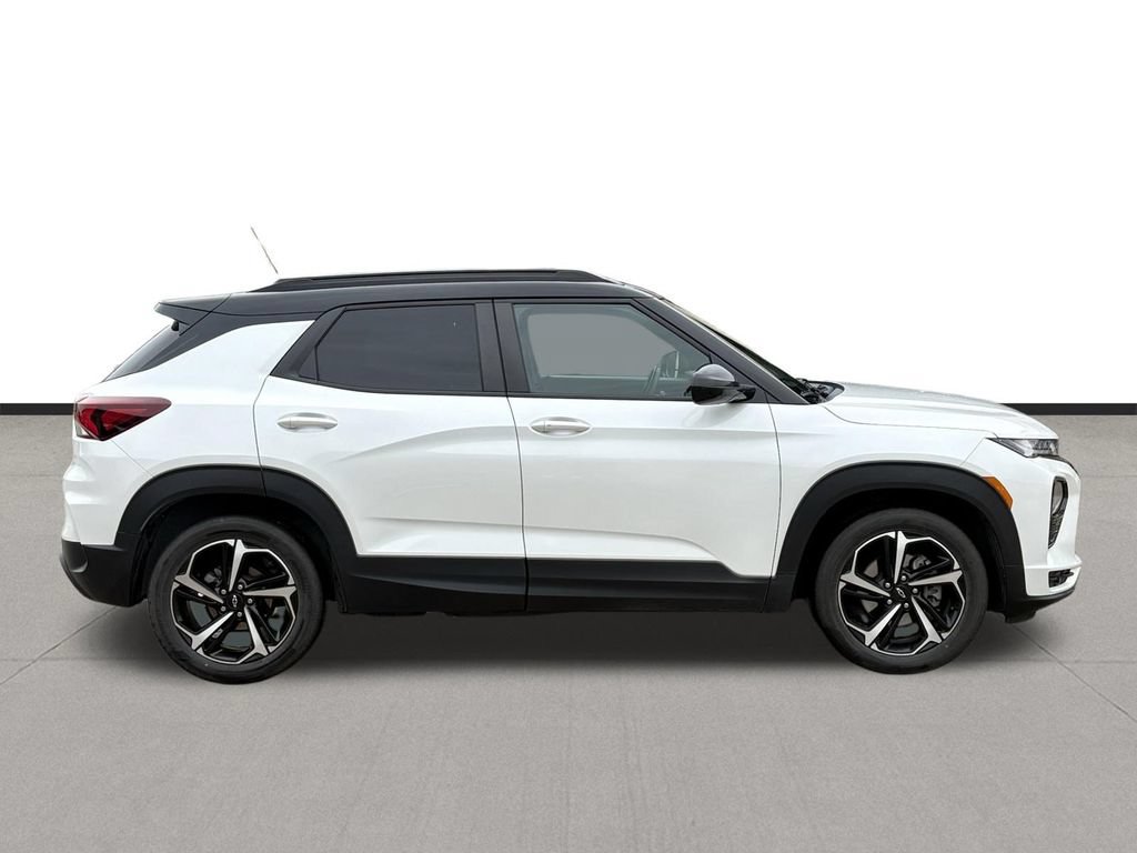 Used 2023 Chevrolet TrailBlazer RS w/ Sun and Liftgate Package FWD image 4