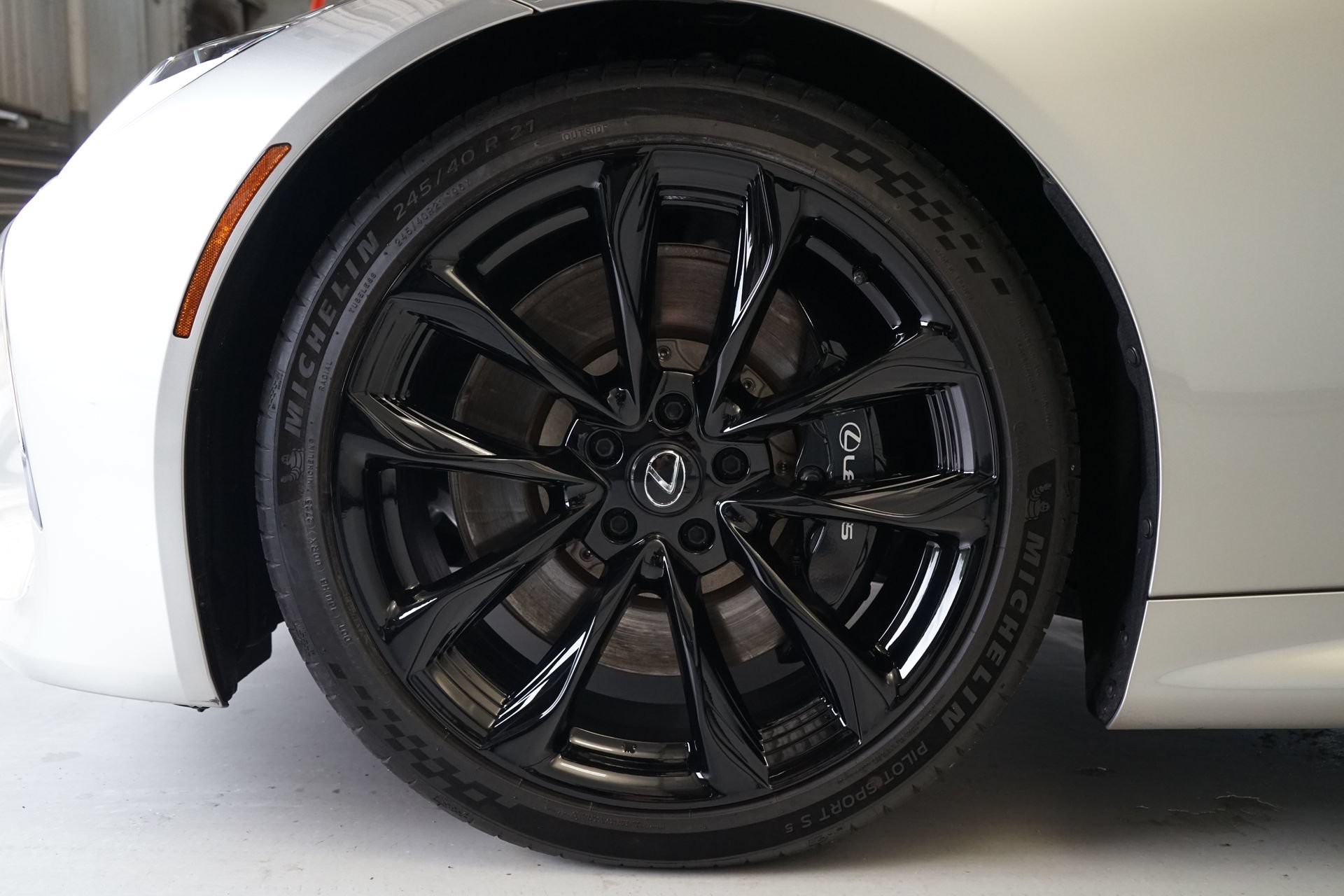 Used 2024 Lexus LC 500 Convertible w/ Touring Package RWD image 31