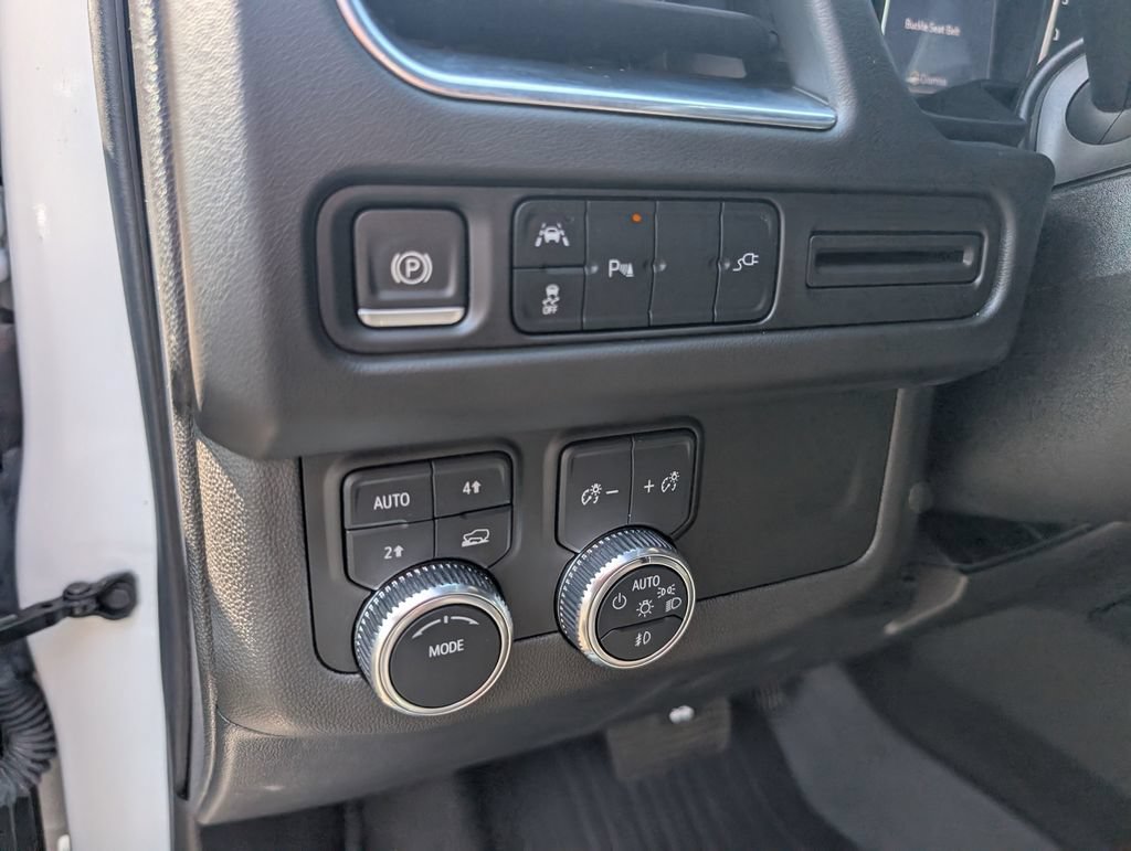 Used 2021 GMC Yukon XL SLT AWD/4WD image 14