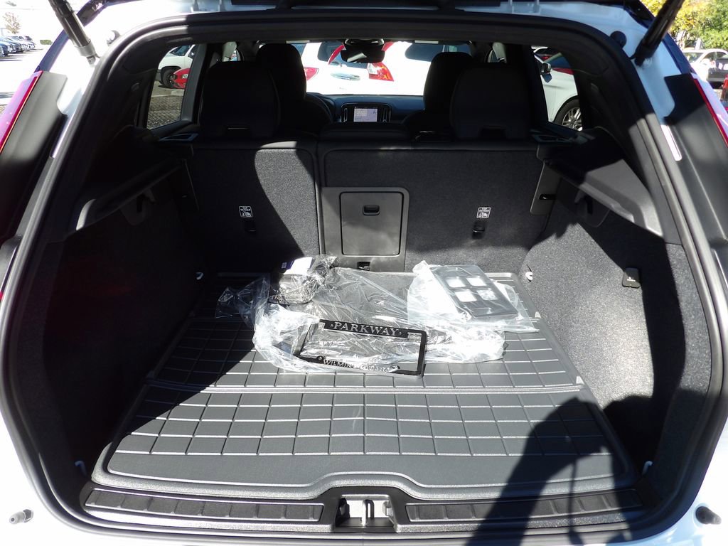 New 2026 Volvo XC40 B5 Ultra w/ Protection Package Premier AWD/4WD image 28