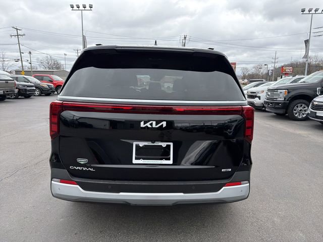 Used 2025 Kia Carnival EX image 4