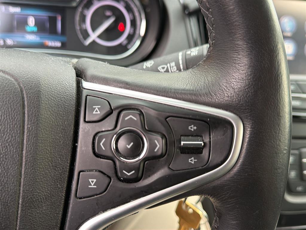 Used 2017 Buick Regal Sport Touring image 11