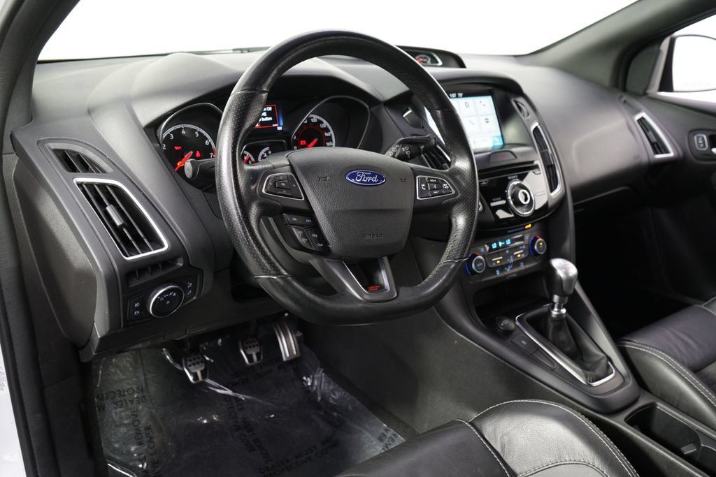 Used 2018 Ford Focus ST w/ Equipment Group 401A FWD image 12