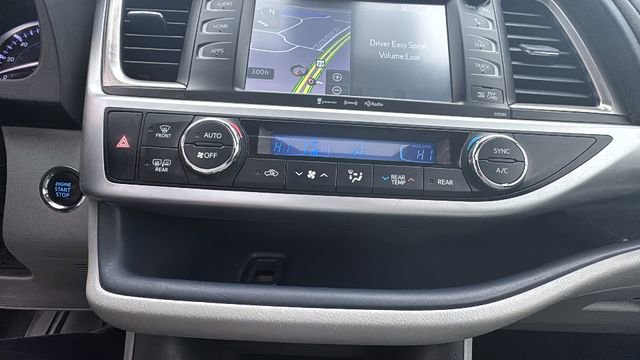 Used 2019 Toyota Highlander XLE w/ Protection Package #3 image 21