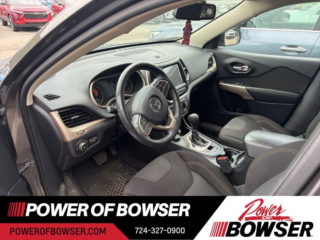 Used 2017 Jeep Cherokee Latitude w/ Safety/Convenience Group AWD/4WD image 11